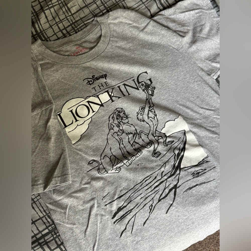 Disney The Lion King Gray Short Sleeve Tee